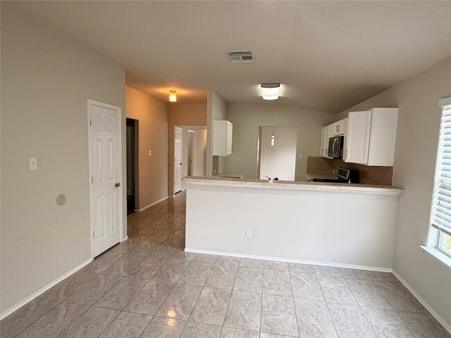 Building Photo - 631 Kiley Dr