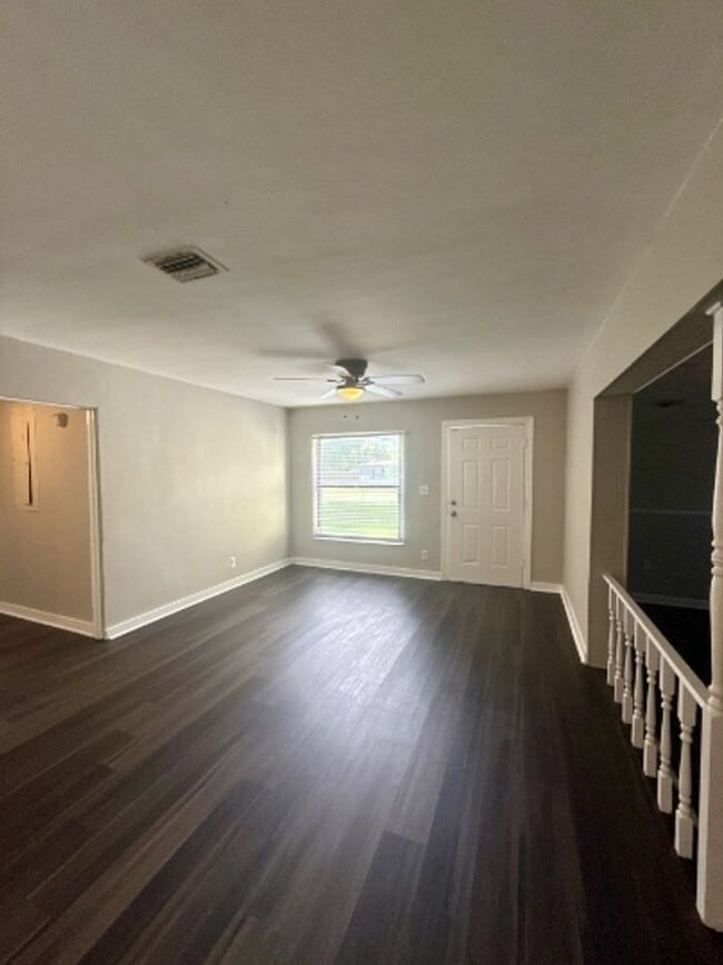Building Photo - Affordable 3 Bedroom House with Large Den