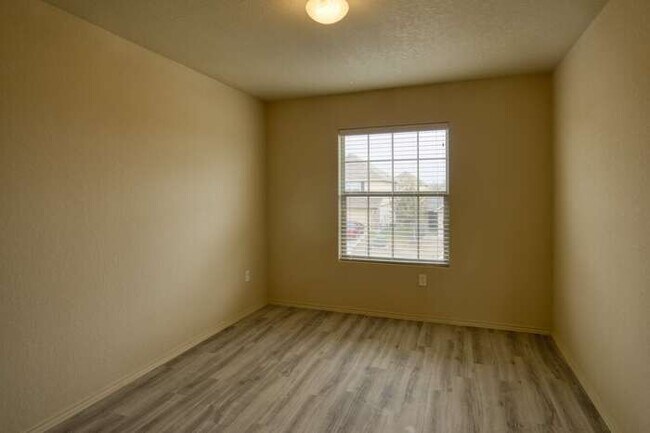 Building Photo - Enclave at Northeast Crossing - 7615 Millc...