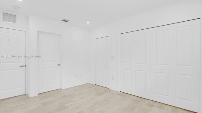 Building Photo - 3823 Thomas Ave