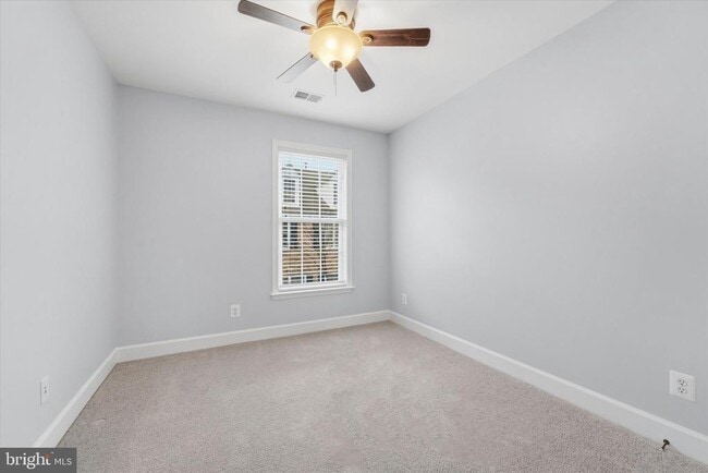 Building Photo - 2425 Huntington Park Dr