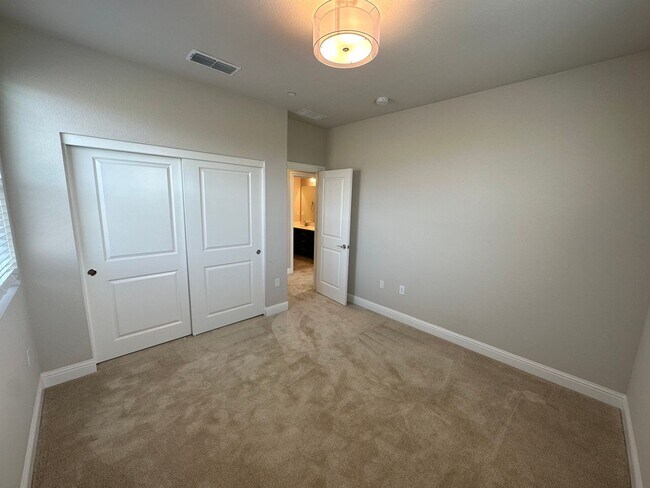 Building Photo - 264 Mabel Josephine Dr
