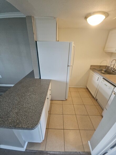 Building Photo - 131 Water Front Way