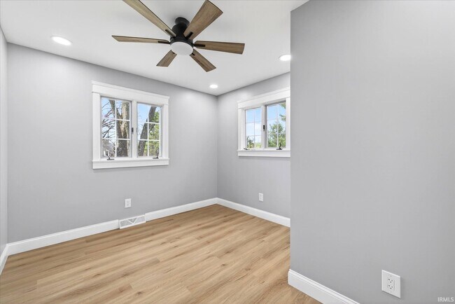Building Photo - 633 S Ravencrest Ave