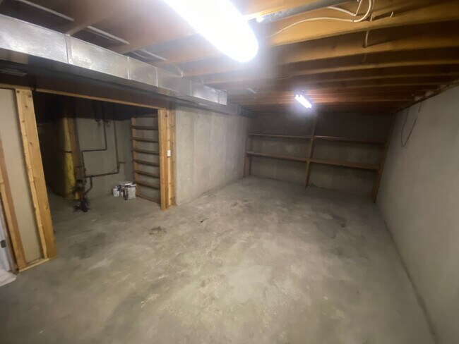 Building Photo - Charming 3 Bed, 3 Bath Duplex near Riverside State Park!