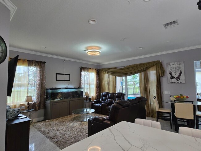 Building Photo - 4102 Artesa Dr