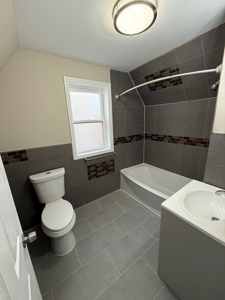 Building Photo - 10154 S Calumet Ave