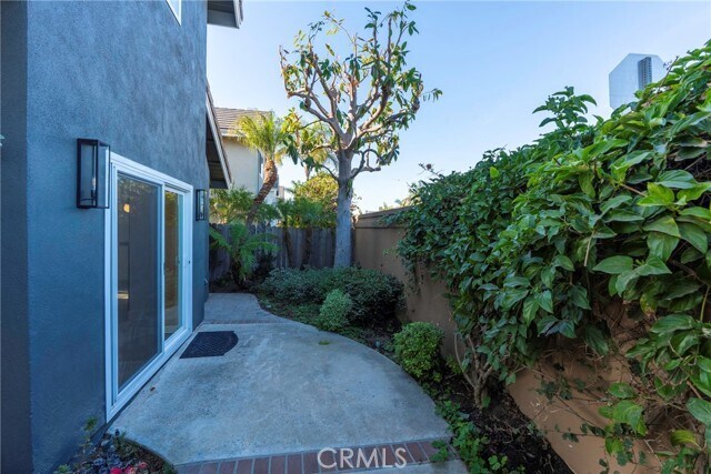 Building Photo - 2750 Point Del Mar