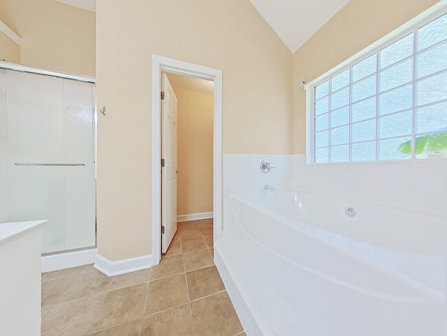 Building Photo - 615 Ventana Dr