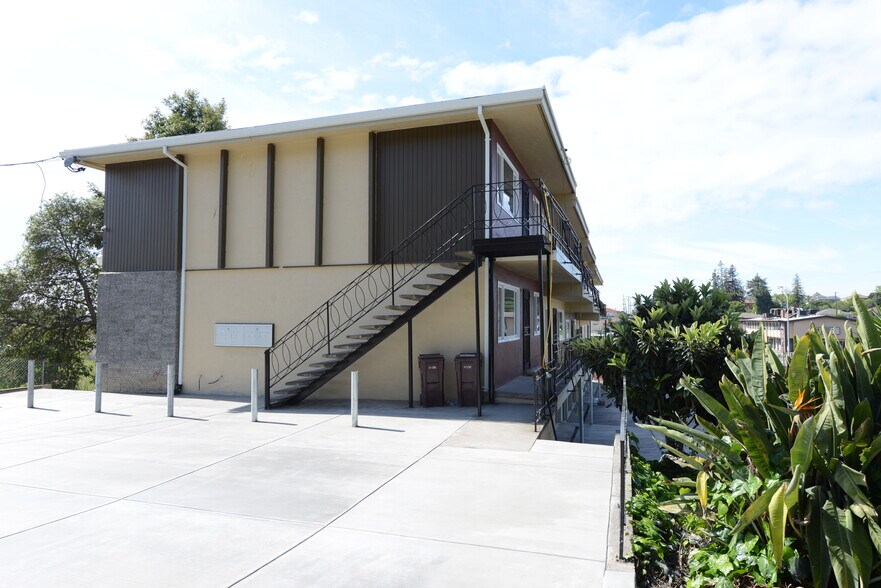 Building Photo - 21303 Oak St