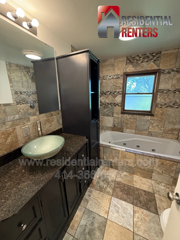 Building Photo - 7809 W Mill Rd