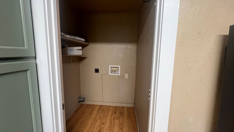 Building Photo - 22712 Creekwood Dr