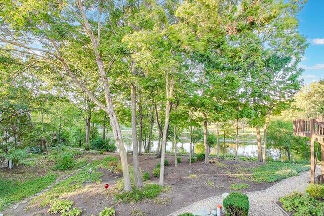 Building Photo - 534 River Front Cir