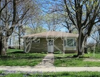 Building Photo - Great 2 Bedroom 1 Bath Ranch