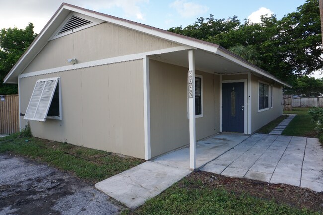 Building Photo - 8745 Satalite Terrace