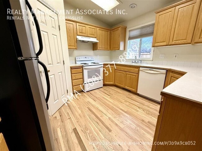 Building Photo - 2889 W Stallion St