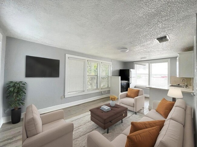 Building Photo - 5637 Birchman Ave