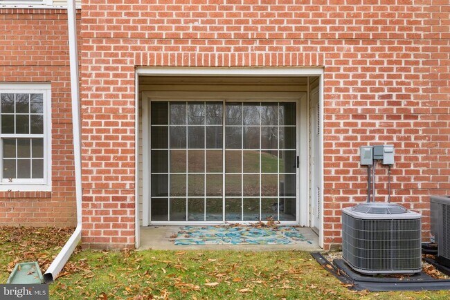 Building Photo - 1310 Sheridan Pl