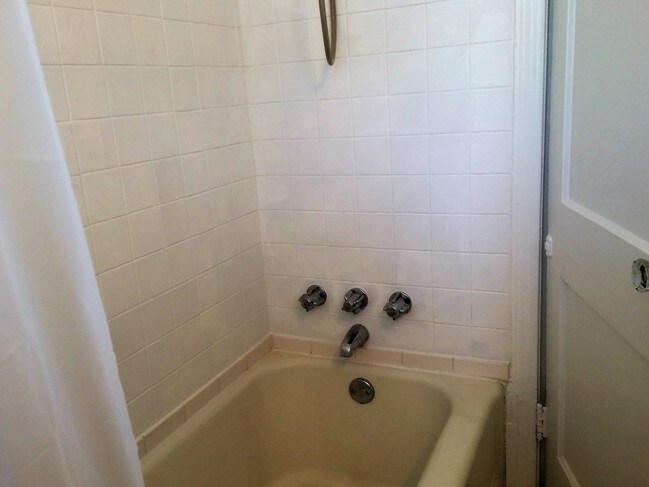 Bath Pic 1 - 3301 Indian Queen Ln