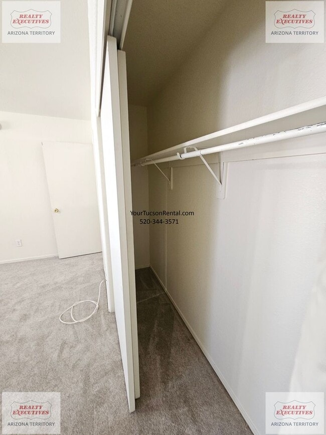 Building Photo - Midvale Park Home with 4 bedrooms and 2 baths