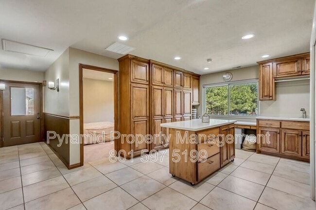 Building Photo - 10971 Cindy Cir
