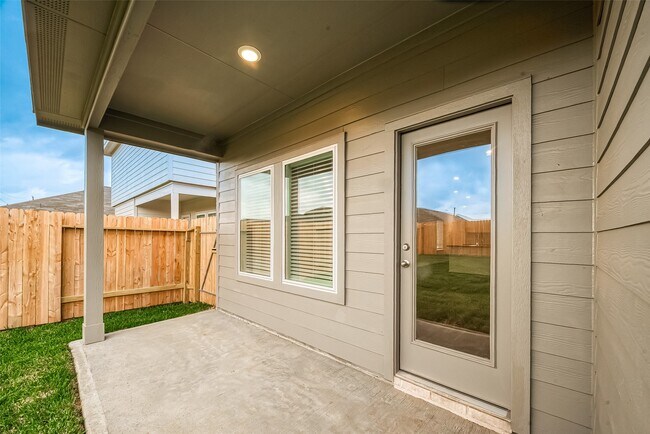 Building Photo - 5630 Avalon Woods Dr