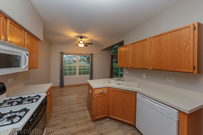 Building Photo - 2500 Oak Tree Ln