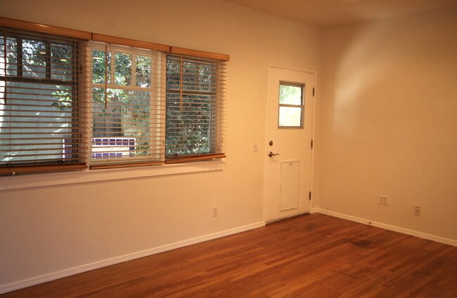 Building Photo - Prime Mid-City--Adorable Private Back Hous...