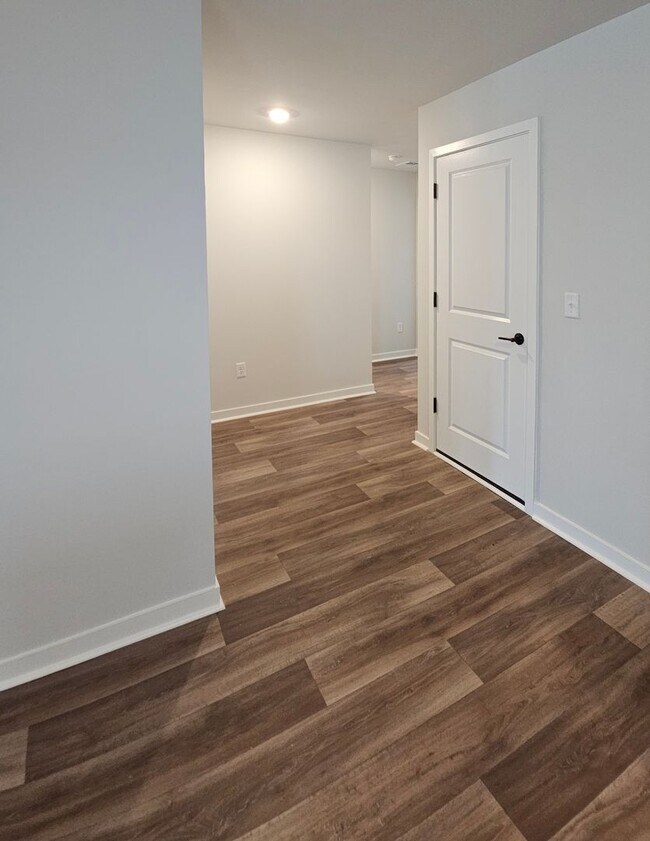 Building Photo - 332 Pleasant Vly Dr