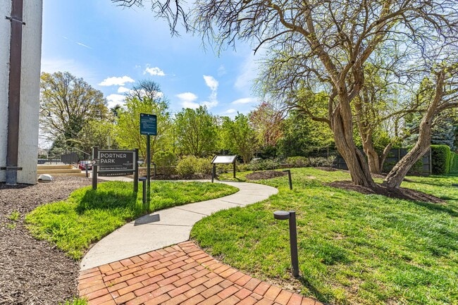 Building Photo - Stunning Partly Furnished Studio in Old Town Alexandria