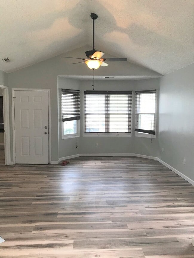 Building Photo - Charming 3 bedroom 2 bathroom Home In Aragona Village!