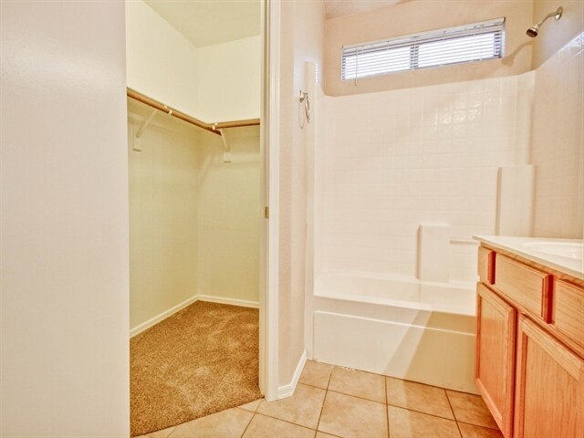 Building Photo - 8912 W La Reata Ave