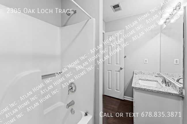 Building Photo - 2305 Oak Loch Trace