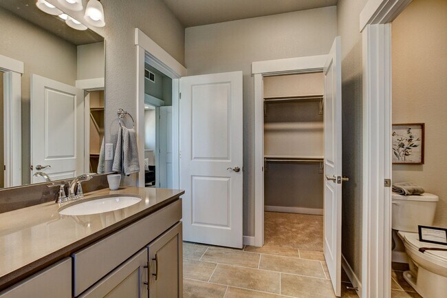 Building Photo - Mangold832 (KC-LN)