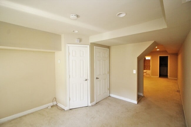 Building Photo - Updated 3bd/2ba Hampden Rowhome w/ CAC, W/...