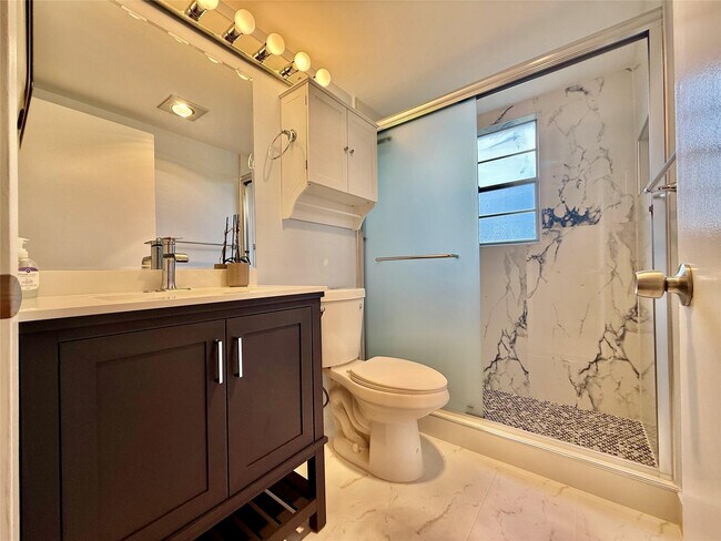 Building Photo - 417 Mansfield I