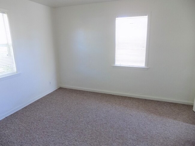 Building Photo - 735-745 Grand Ave