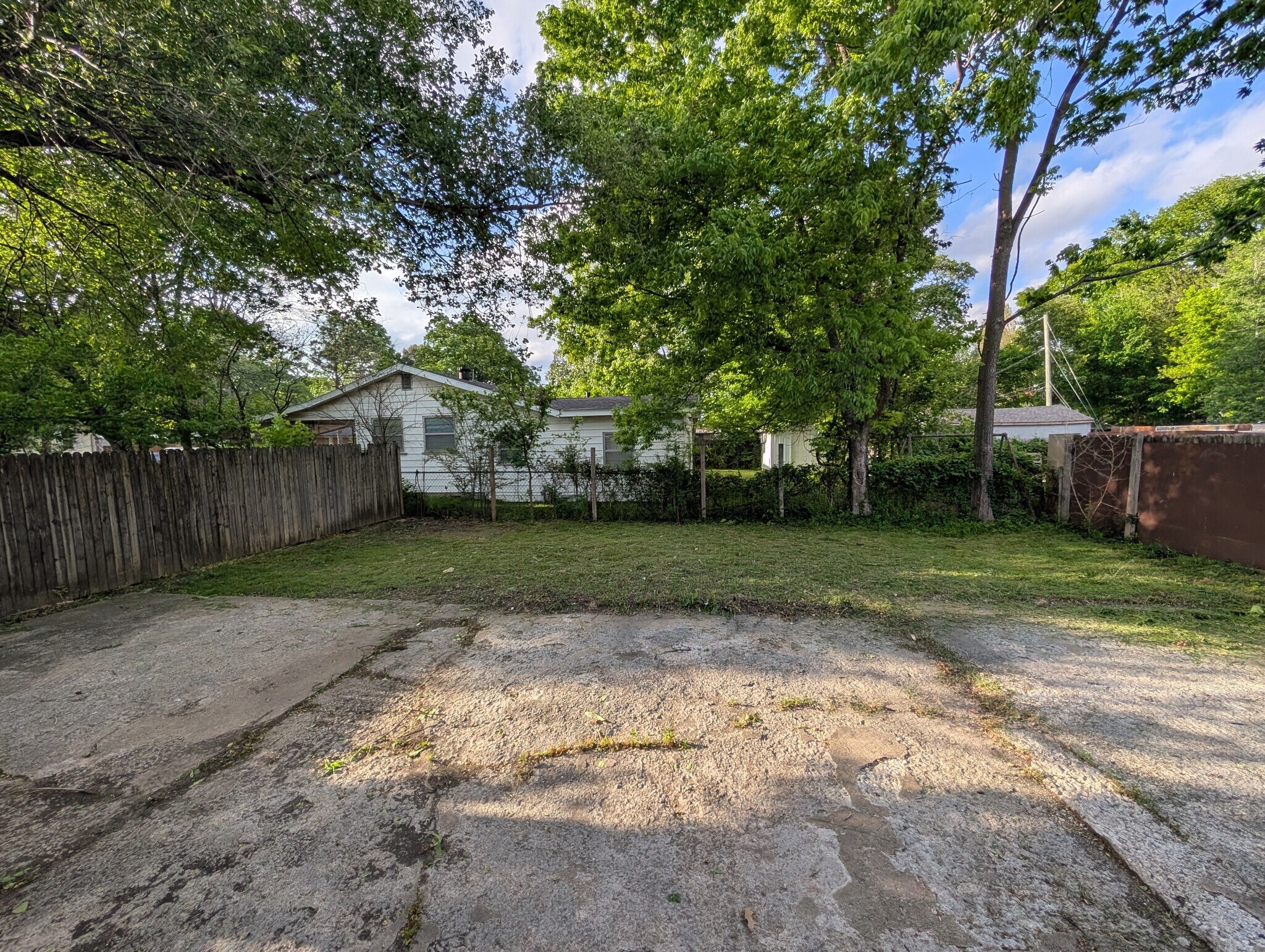 Building Photo - 1318 W Huntsville Ave