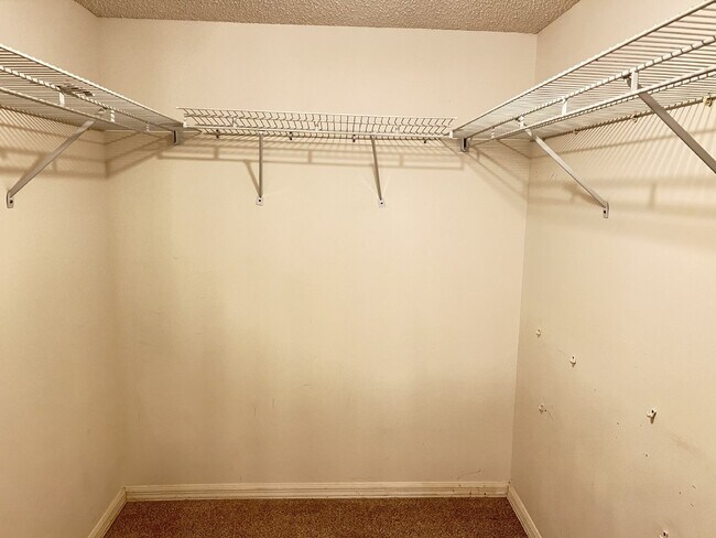 Building Photo - Great first floor Condo - Annual Lease