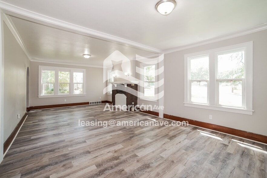 Building Photo - 1911 N Broadway St