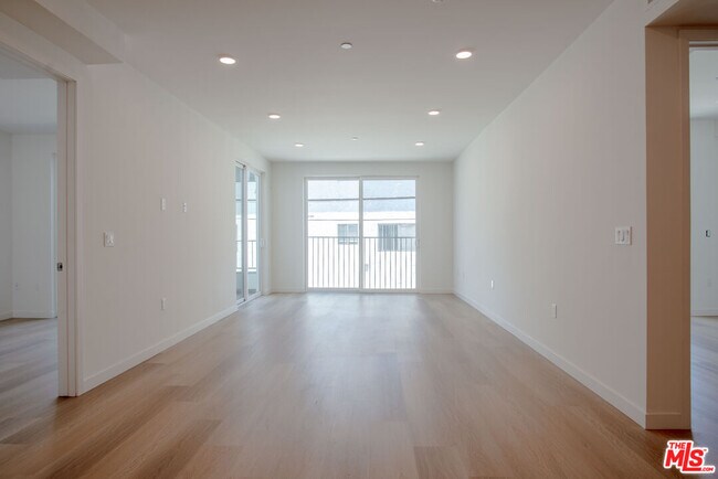 Building Photo - 4406 Fulton Ave