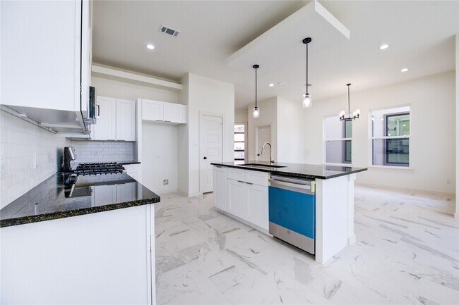 Building Photo - 2919 El Fenice Ln