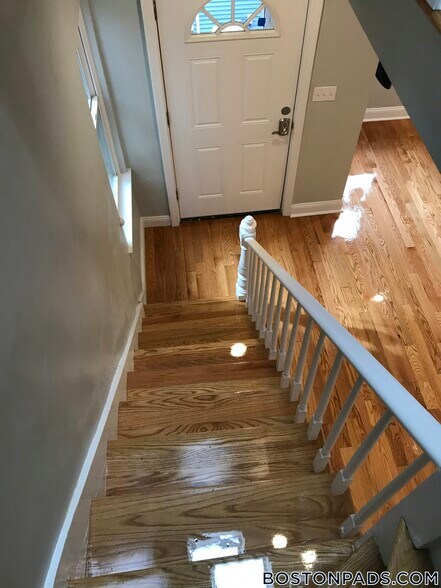 Building Photo - 6 St James Pl