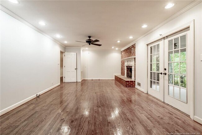 Building Photo - 116 S Churchill Dr