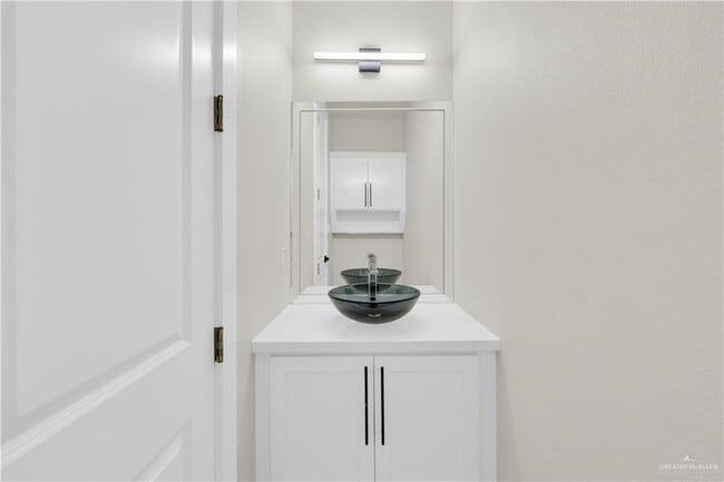 Building Photo - 20 Tierra Escondido