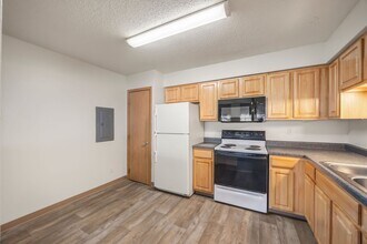 Building Photo - Clover Creek