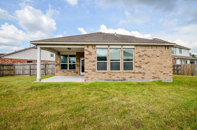 Building Photo - 16608 Spirit Lake Ct