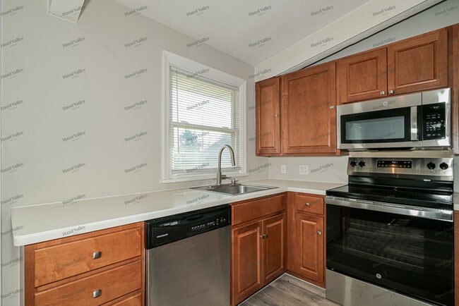 Building Photo - 604 Wicklow Dr