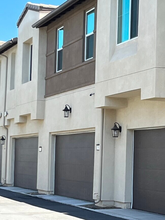 Building Photo - 54 Harmony Dr