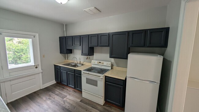 Building Photo - Spacious 1 Bedroom in Heart of Midtown Har...